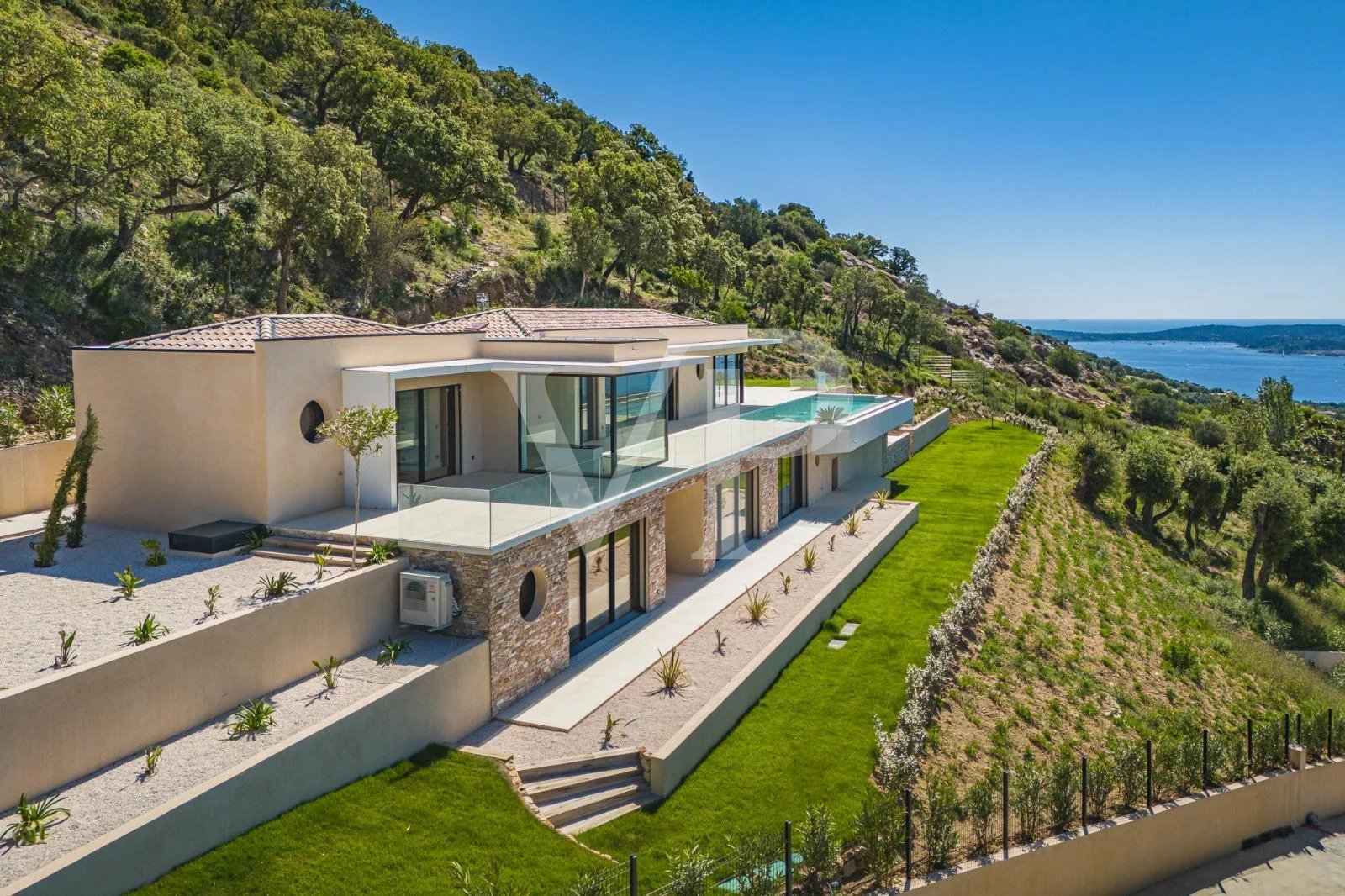 von_poll_real_estate_property_84898246_image_0